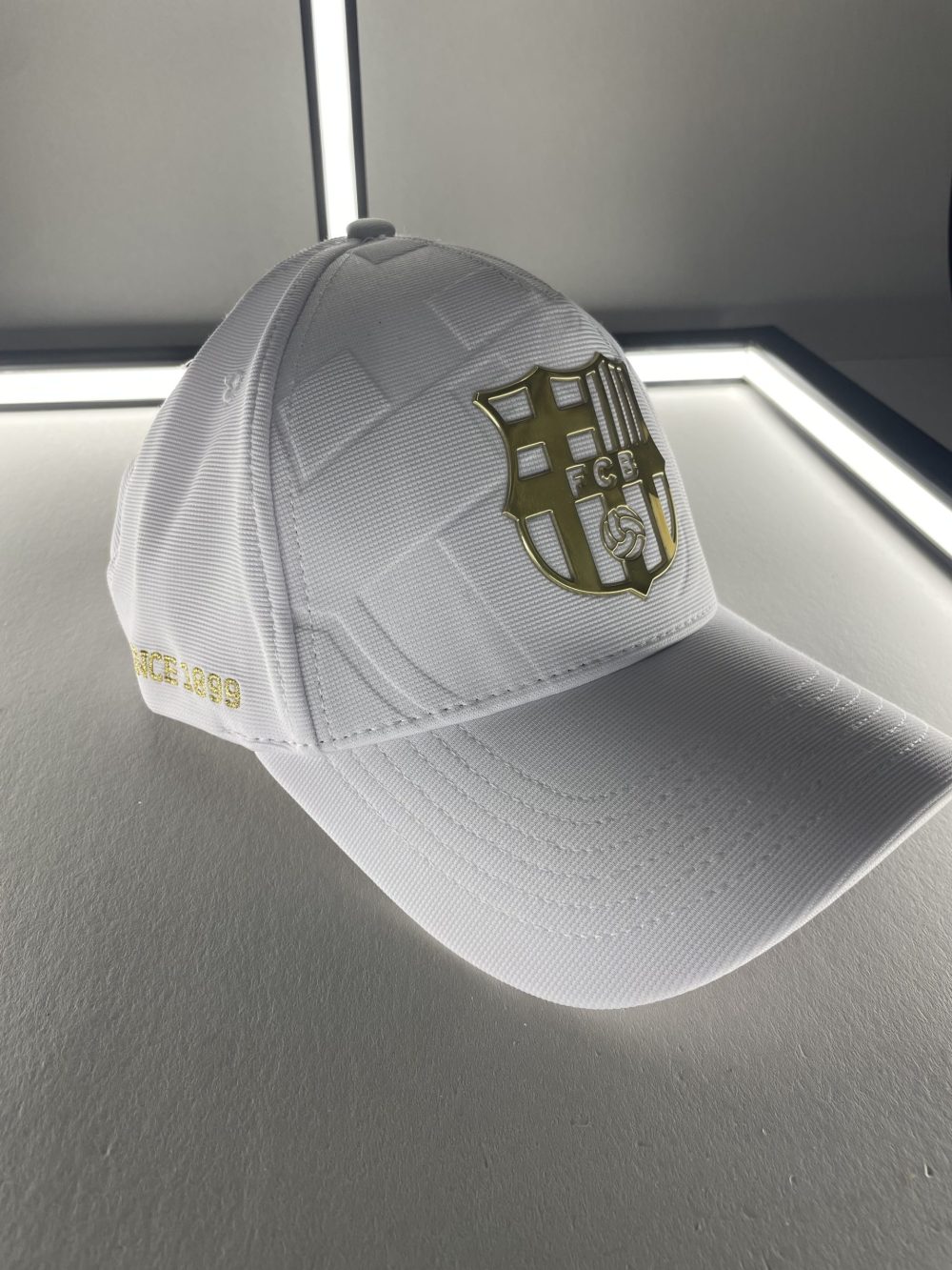 CAP FC BARCELONE - WHITE GOLD