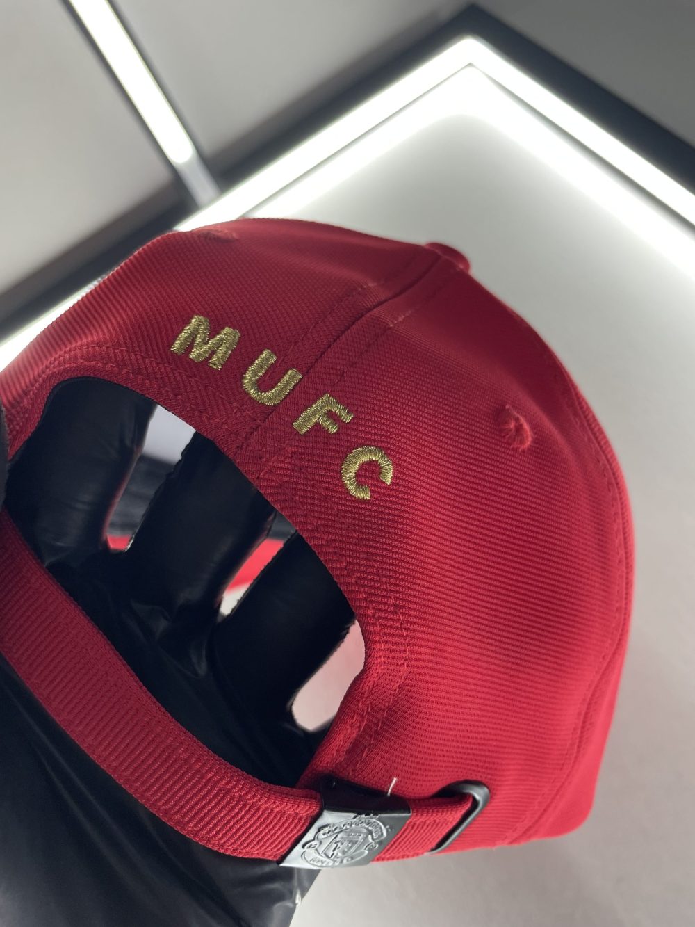 CAP MAN UNITED - RED GOLD – Image 3