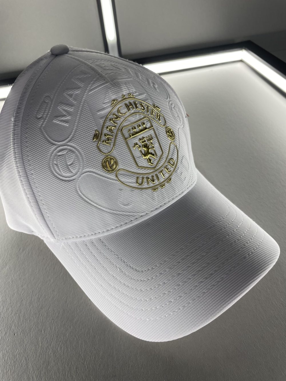 CAP MAN UNITED - WHITE GOLD