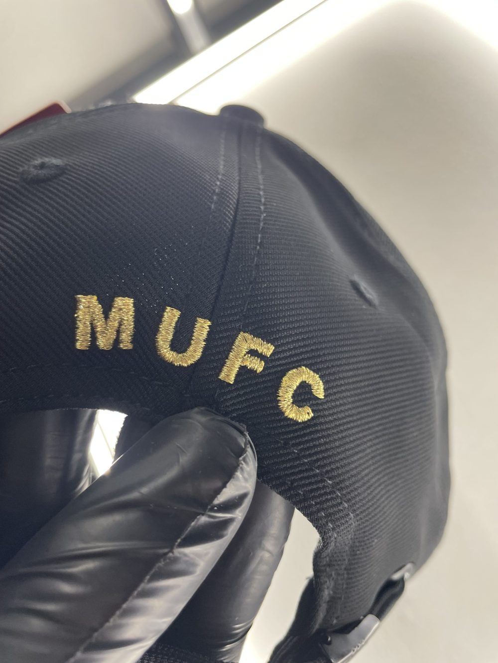 CAP MAN UNITED - BLACK/GOLD – Image 2