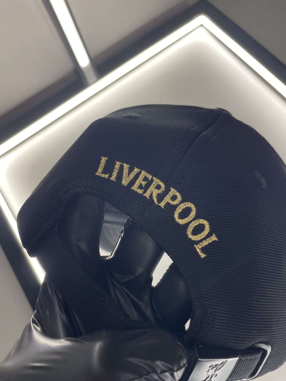 CAP LIVERPOOL - BLACK/GOLD – Image 2