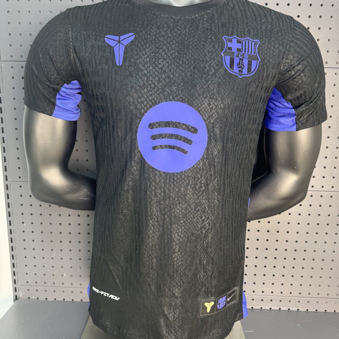 FC BARCELONE - CUPRA BLACK KIT 2025-26
