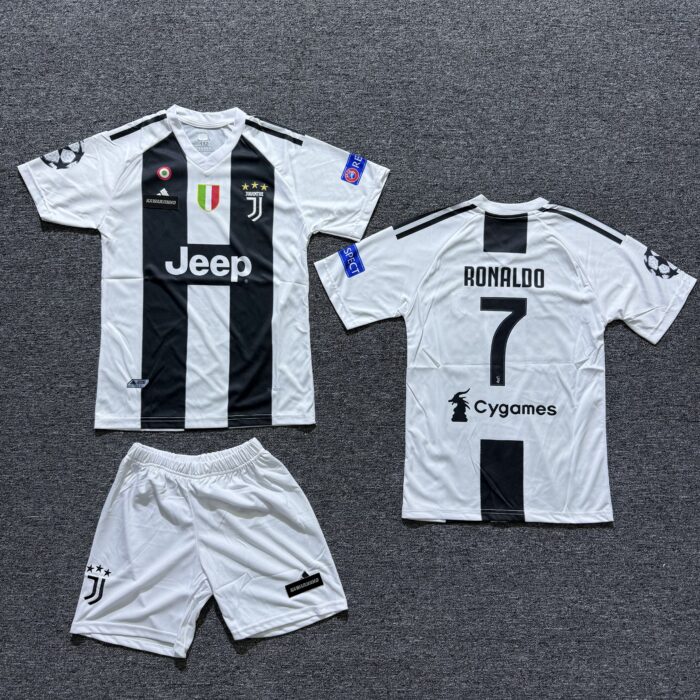 Tenue Juventus Home - CR7